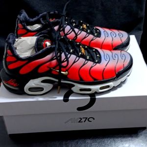 Women's Nike Air Max 270 Sneakers